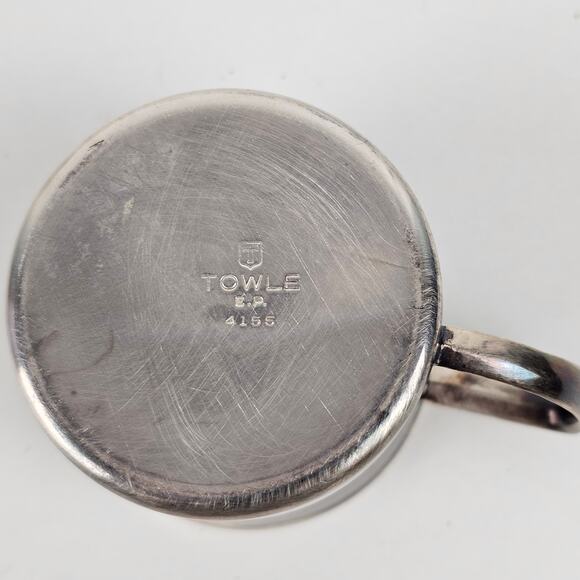 Vintage Towle electroplate silver baby child's mug bunny in bottom - Picture 6 of 6